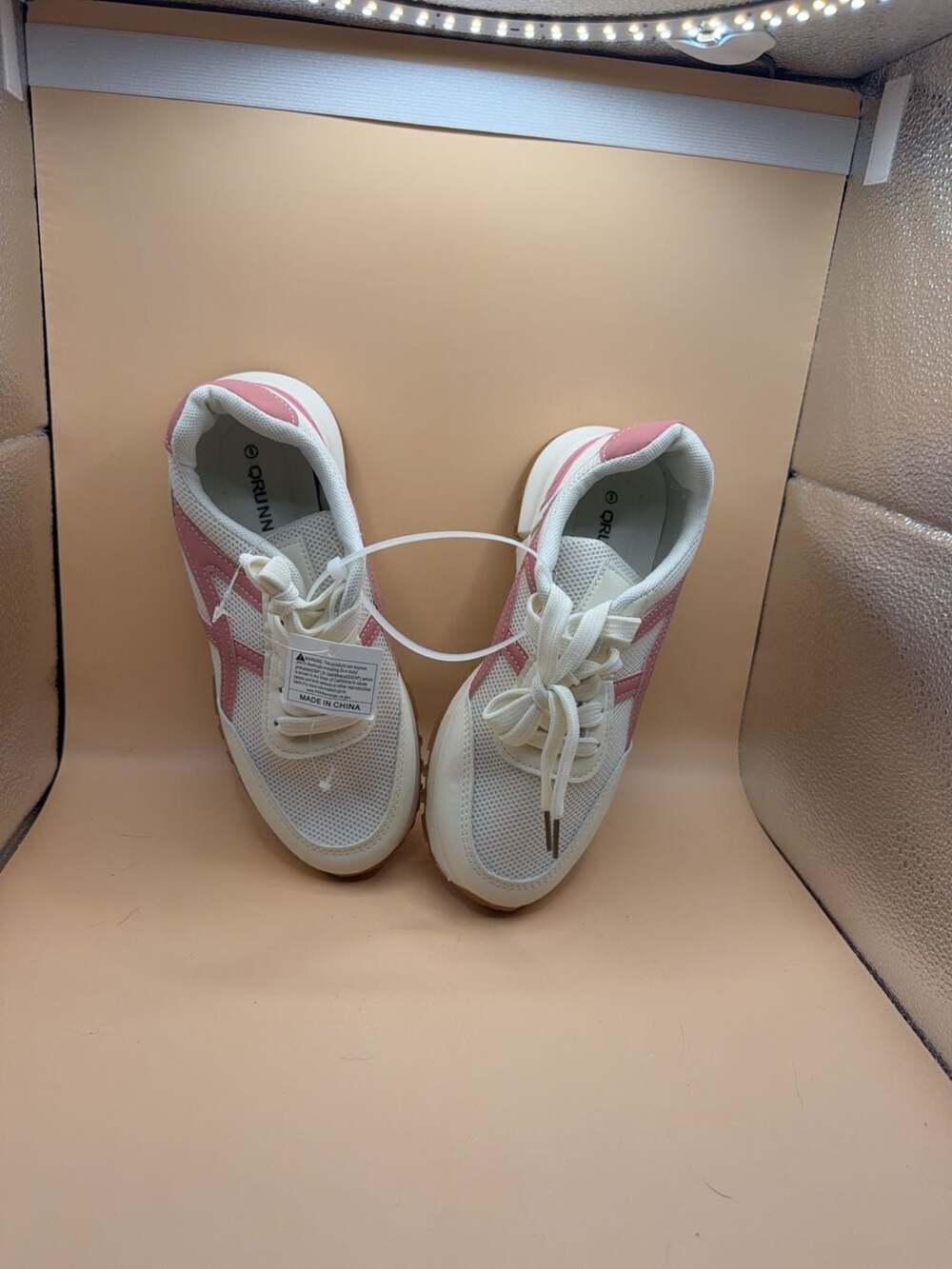 QRUNN Women's Casual Mesh Sneakers White and Pink Size 6